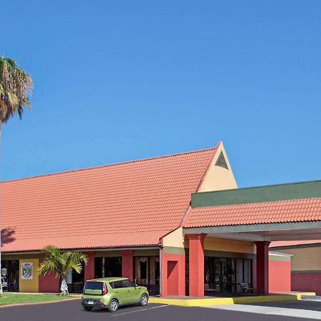 Days Inn By Wyndham Cocoa Cruiseport West At I-95/524 Exterior foto